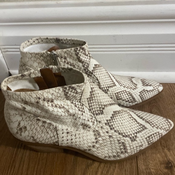 Franco sarto boots in sizes 7.5 in Beige - Picture 3 of 5